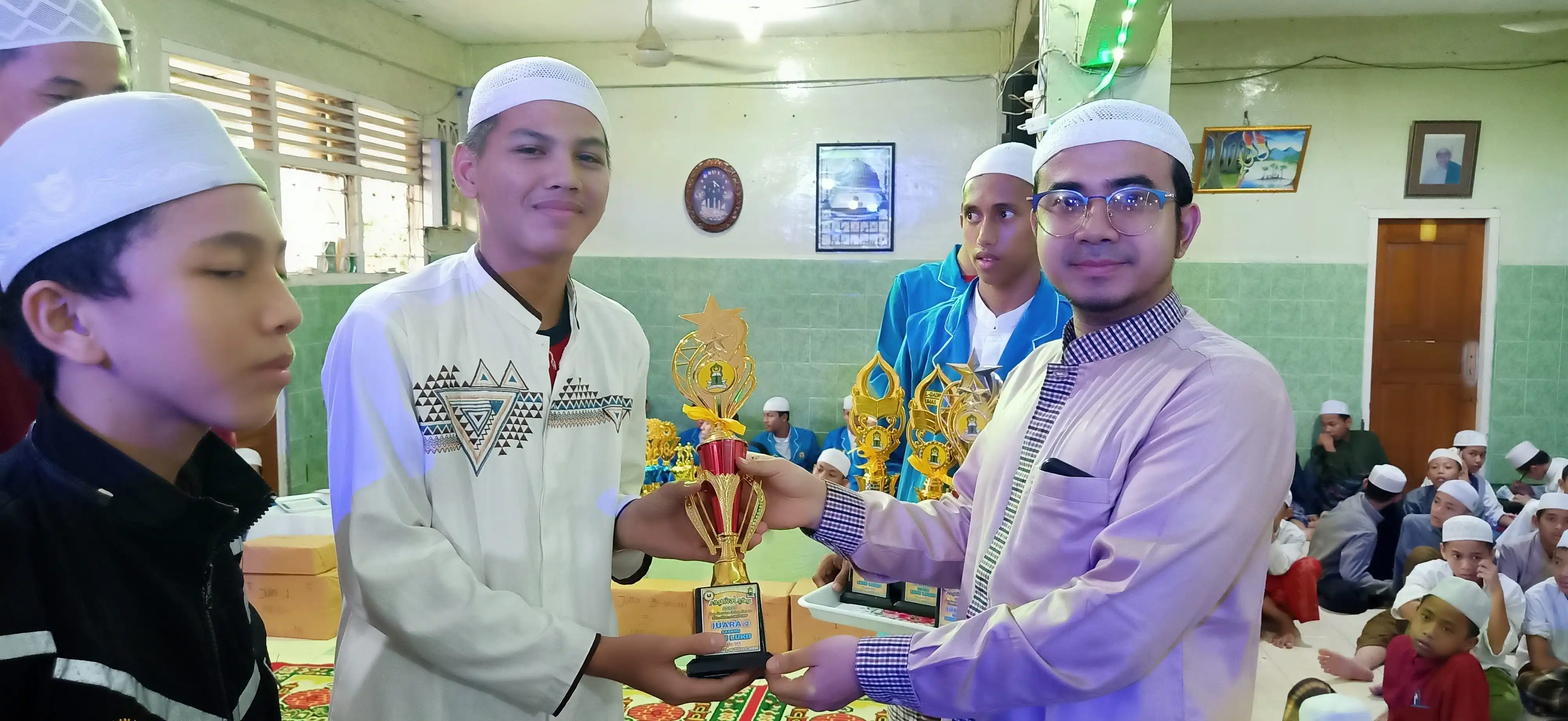 Pembagian Hadiah 77